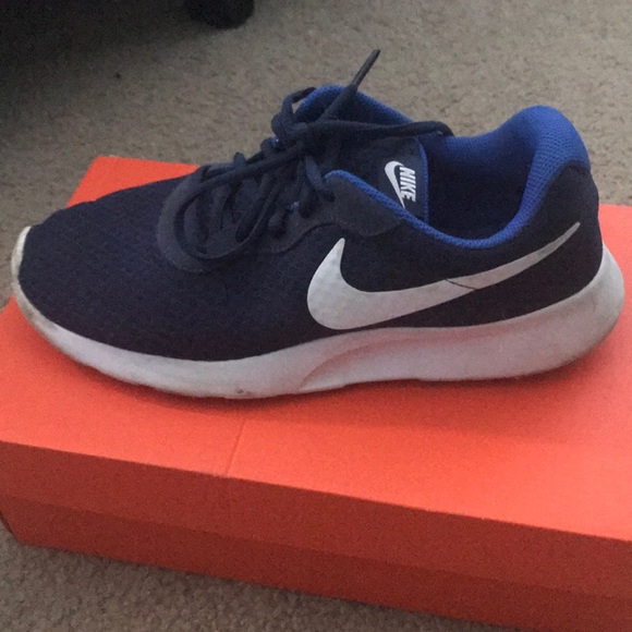 Mens Nike running shoe - Picture 3 of 6